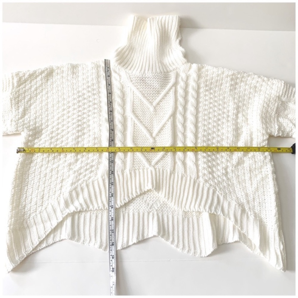 NWOT White cropped Sweater - Picture 5 of 6